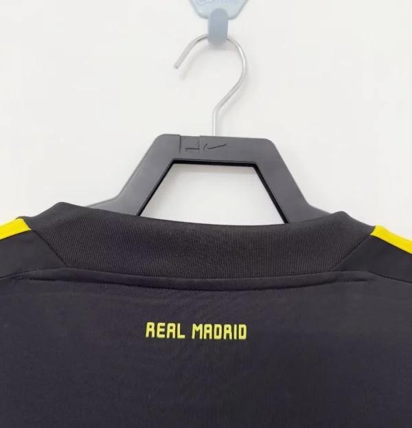 2011-12 Real Madrid Goalkeeper Black – Best Alternative to Nike Replica Jersey