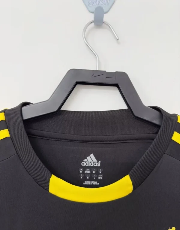 2011-12 Real Madrid Goalkeeper Black – Best Alternative to Nike Replica Jersey